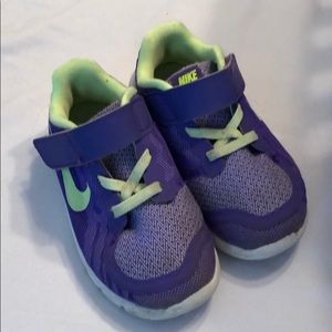 Nike - Girl’s Shoe - Size 9C (toddler)